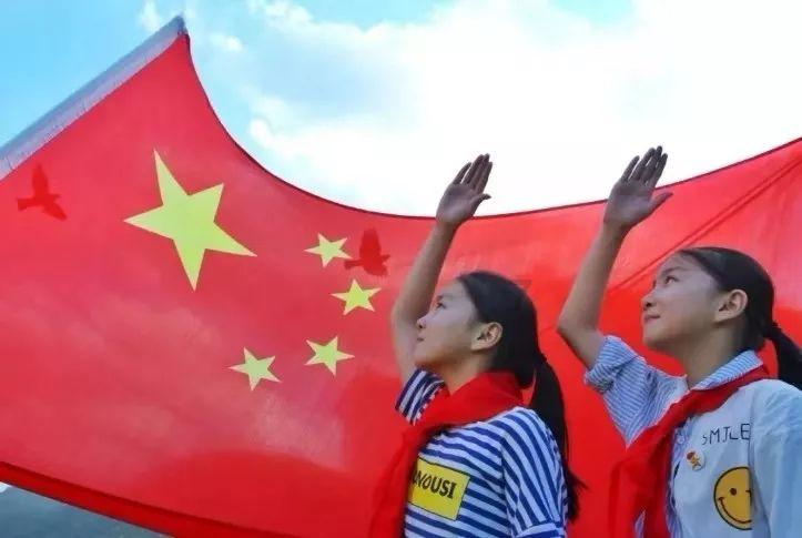 中国人让全球损失1300亿美元?美媒强行甩锅,民众争相驳斥